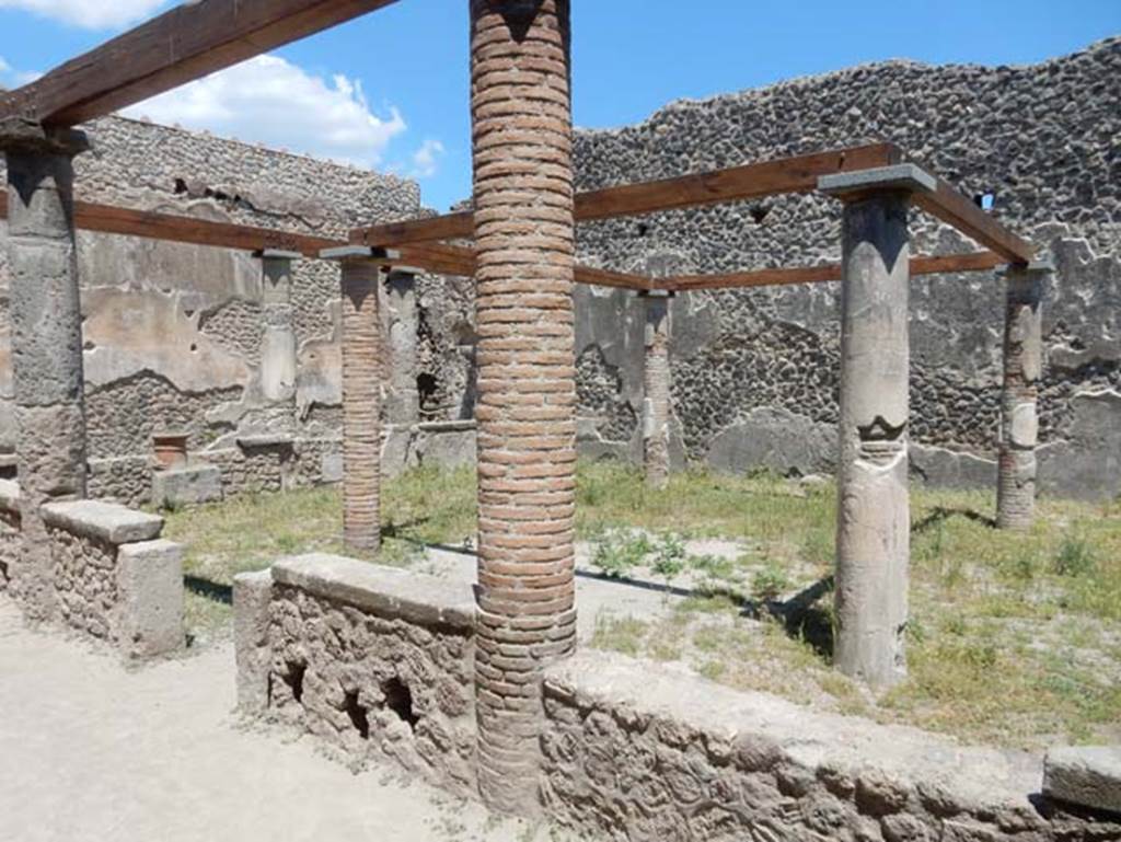 VII.1.47 Pompeii. May 2017. Looking north-east across peristyle 19. Photo courtesy of Buzz Ferebee.