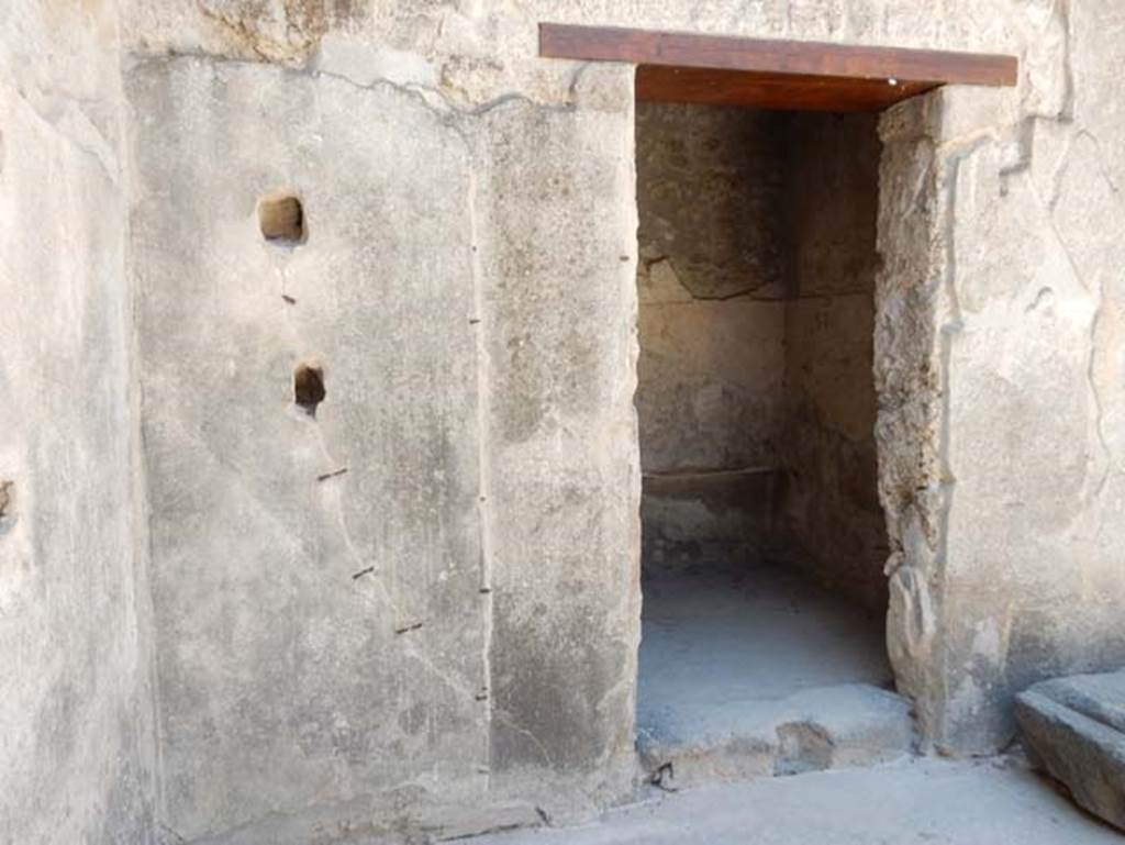 VII.1.47 Pompeii. May 2017. Doorway to cubiculum 4 in south-west corner of atrium. Looking west. On the right of the photo can be seen a block of lava onto which the household strongbox would have been fixed. Photo courtesy of Buzz Ferebee.