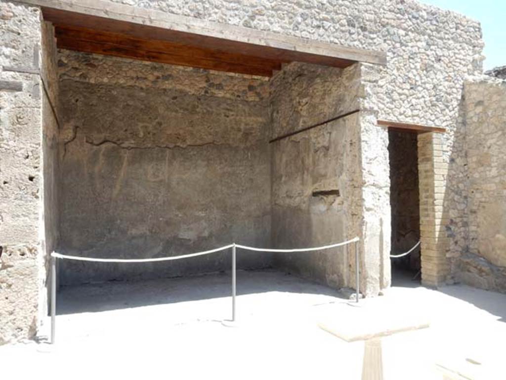 VII.1.47 Pompeii. May 2017. Looking east to room 6, tablinum.
Room 5, a cella with blocked door that had been reused for shelving, is on right.
Photo courtesy of Buzz Ferebee.