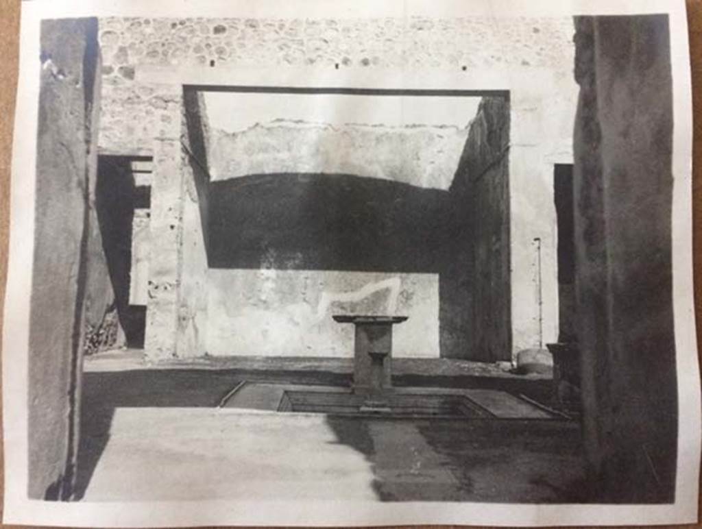 VII.1.47 Pompeii. August 27, 1904. Looking east across atrium towards tablinum, from entrance corridor. Photo courtesy of Rick Bauer.