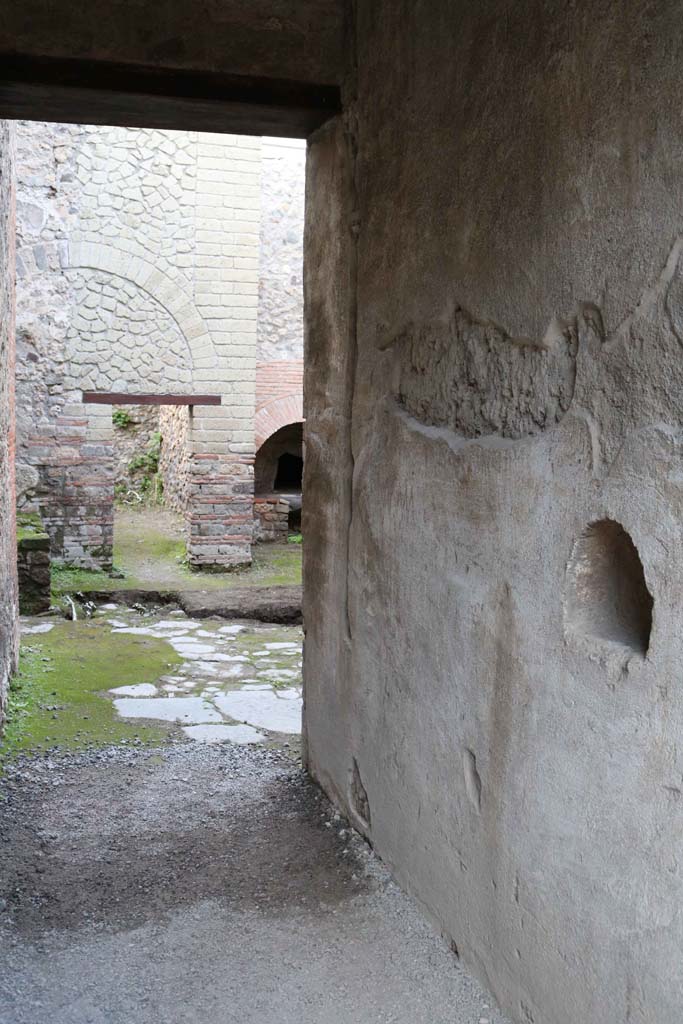VII.1.47 Pompeii. December 2018.
Corridor 9, looking towards east wall with niche. Photo courtesy of Aude Durand.