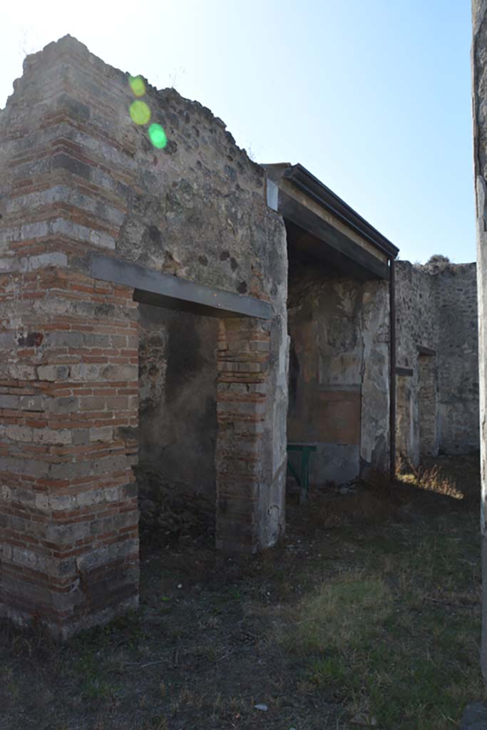 VII.2.16 Pompeii. October 2019. Doorway to room 16, on left, on south portico.
Foto Annette Haug, ERC Grant 681269 DÉCOR.
