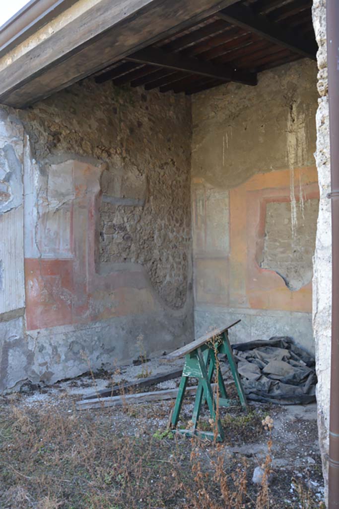 VII.2.16 Pompeii. October 2019. Exedra 17, east wall and south-east corner.
Foto Annette Haug, ERC Grant 681269 DÉCOR.
