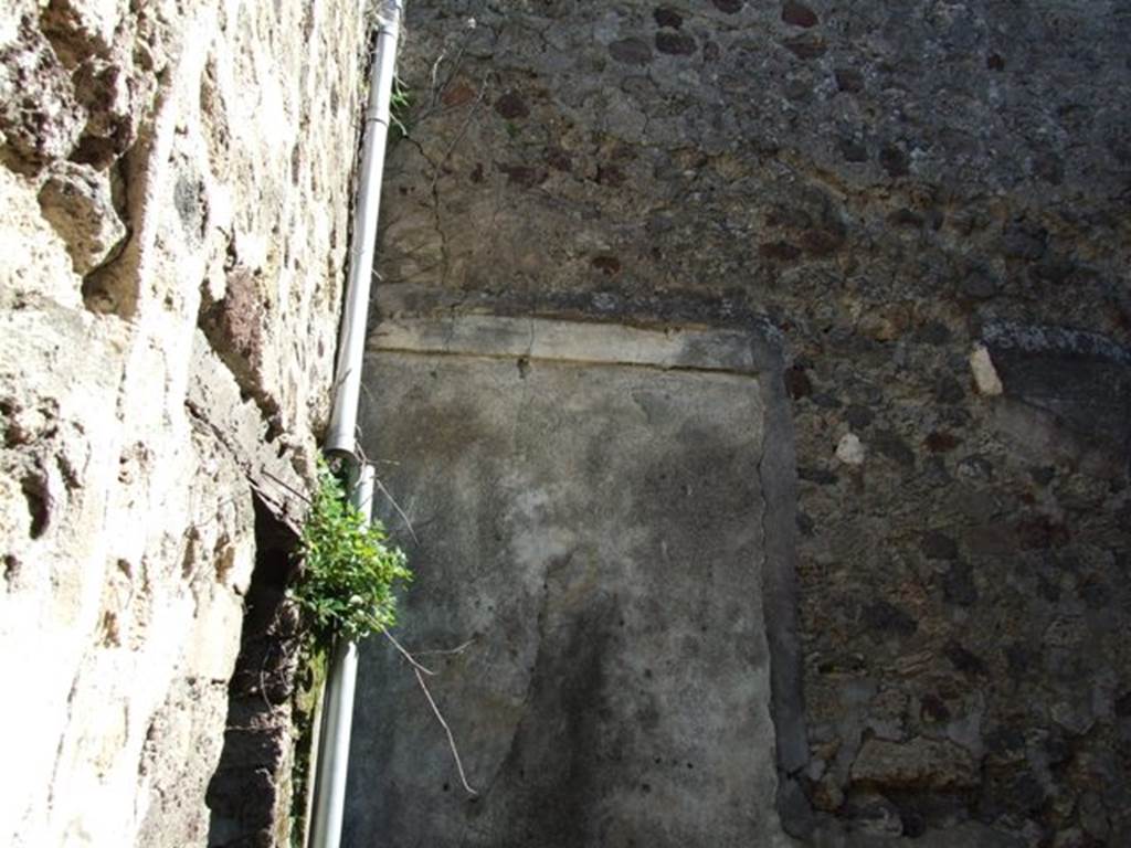 VII.2.16 Pompeii. March 2009. Room 18, small room. Upper east wall in north-east corner.