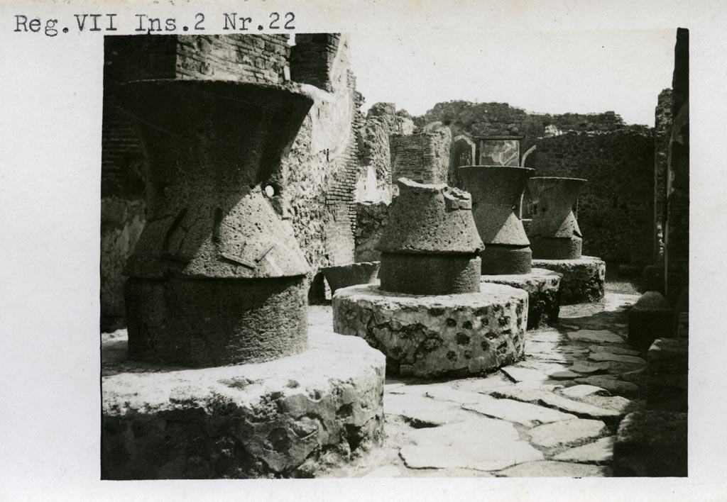 VII.2.22 Pompeii. Pre-1937-39. Mills, looking east.
Photo courtesy of American Academy in Rome, Photographic Archive. Warsher collection no. 257.