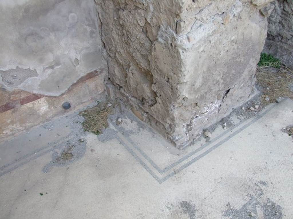 VII.4.31 Pompeii. March 2009. Base of Lararium, and mosaic floor decoration.