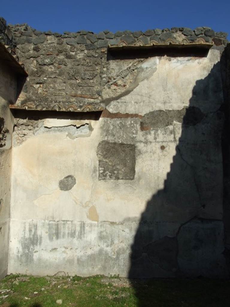 VII.4.31 Pompeii. March 2009. Room 21. Triclinium. East wall.