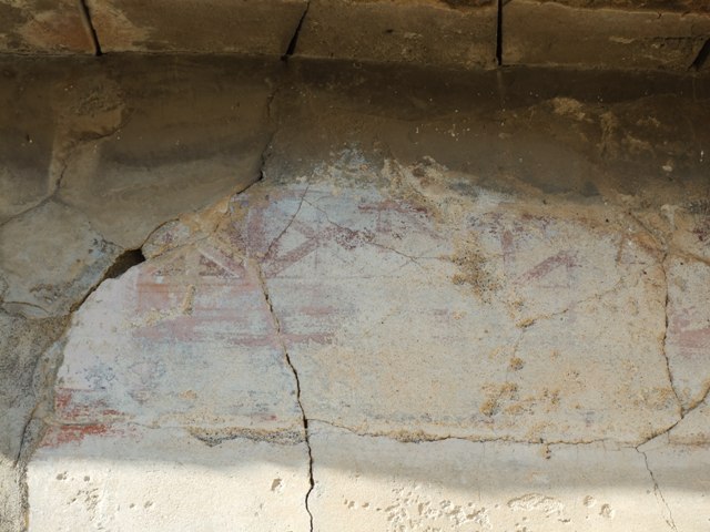 VII.4.31 Pompeii. March 2009. Room 21, north-east corner of triclinium.