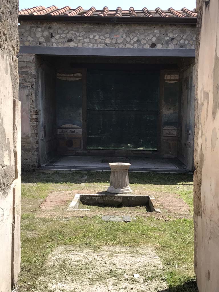 VII.4.48 Pompeii. April 2019. Looking south towards atrium from entrance corridor.
Photo courtesy of Rick Bauer.