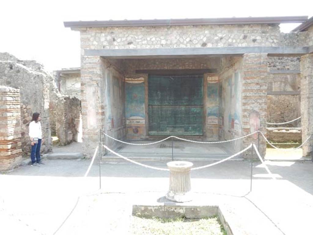 VII.4.48 Pompeii. May 2015. Looking across atrium towards tablinum.
Photo courtesy of Buzz Ferebee.