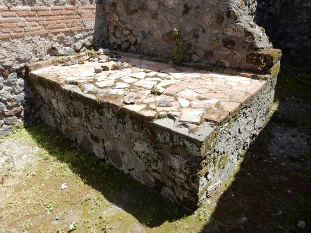 VII.4.48 Pompeii. May 2015. Room 7, bench or hearth in south-east corner of kitchen.
Photo courtesy of Buzz Ferebee.