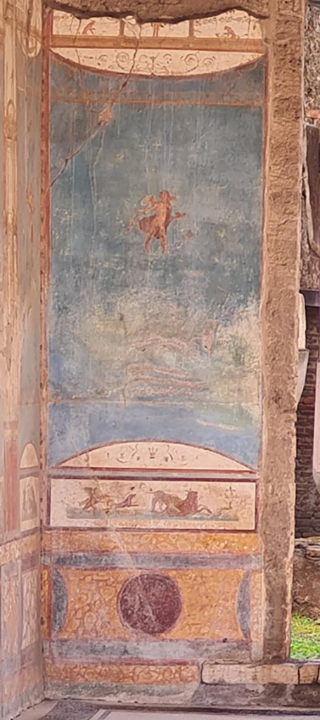 VII.4.48 Pompeii. April 2022.
Room 11, detail from south wall in south-east corner of tablinum.
Photo courtesy of Giuseppe Ciaramella.