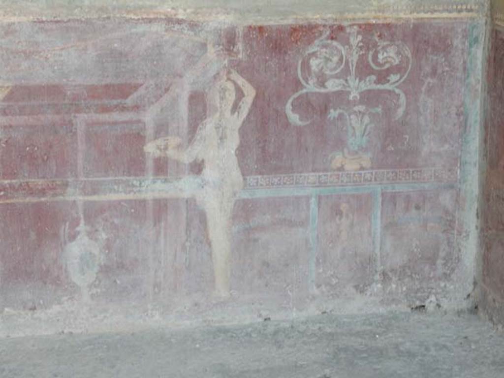 VII.4.48 Pompeii. May 2015. Room 13, detail from painted zoccolo on west wall at north end. Photo courtesy of Buzz Ferebee.