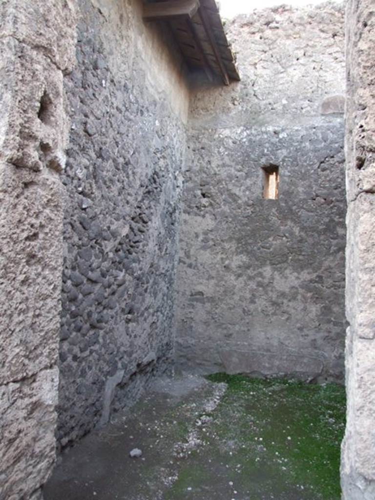 VII.4.48 Pompeii. December 2007. Room 15. Cubiculum. South west corner.