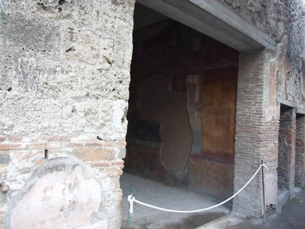VII.4.48 Pompeii. December 2007. Doorway to Room 18. Exedra.