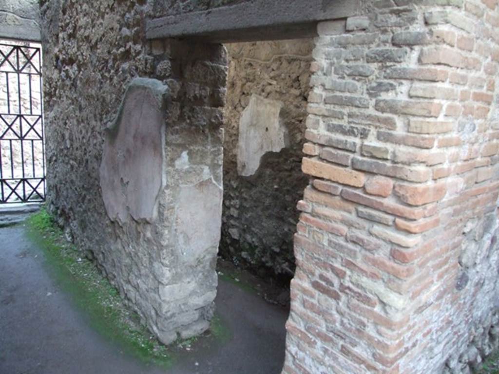 VII.4.48 Pompeii. December 2007. Room 21, latrine on south side of room 20.
