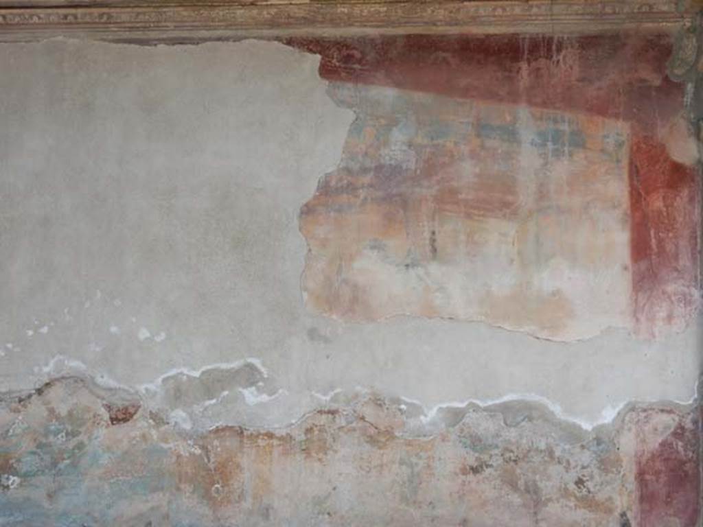 VII.4.48 Pompeii. May 2015. Peristyle, upper north end of west wall.
Photo courtesy of Buzz Ferebee.