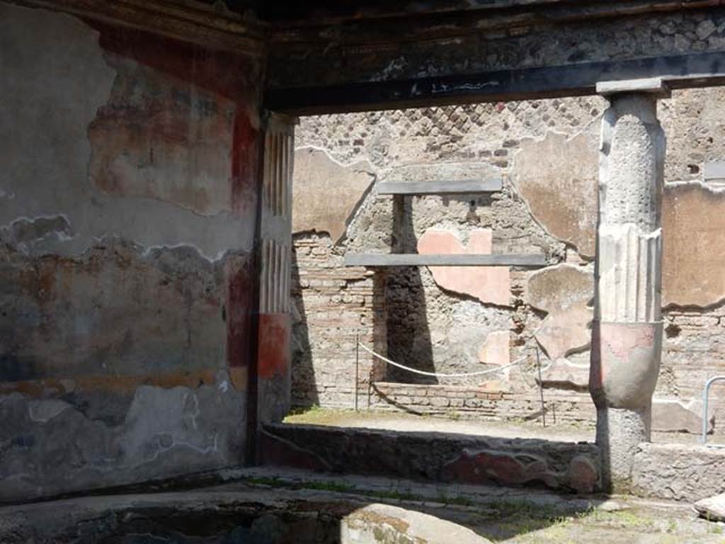 VII.4.48 Pompeii. May 2015. Peristyle, north-west corner and north side. Photo courtesy of Buzz Ferebee.