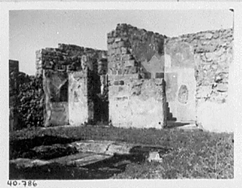 VII.4.59 Pompeii. c.1940. Looking north-east across atrium e to cubiculum h and cubiculum i.
DAIR 40.786. Photo © Deutsches Archäologisches Institut, Abteilung Rom, Arkiv.