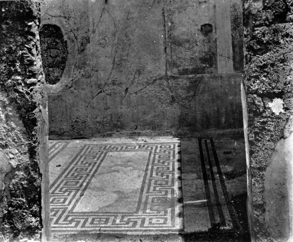 VII.4.59 Pompeii. c.1930. Cubiculum I, looking east through doorway
See Blake, M., (1930). The pavements of the Roman Buildings of the Republic and Early Empire. Rome, MAAR, 8, (p.84, & pl.20, tav.1).