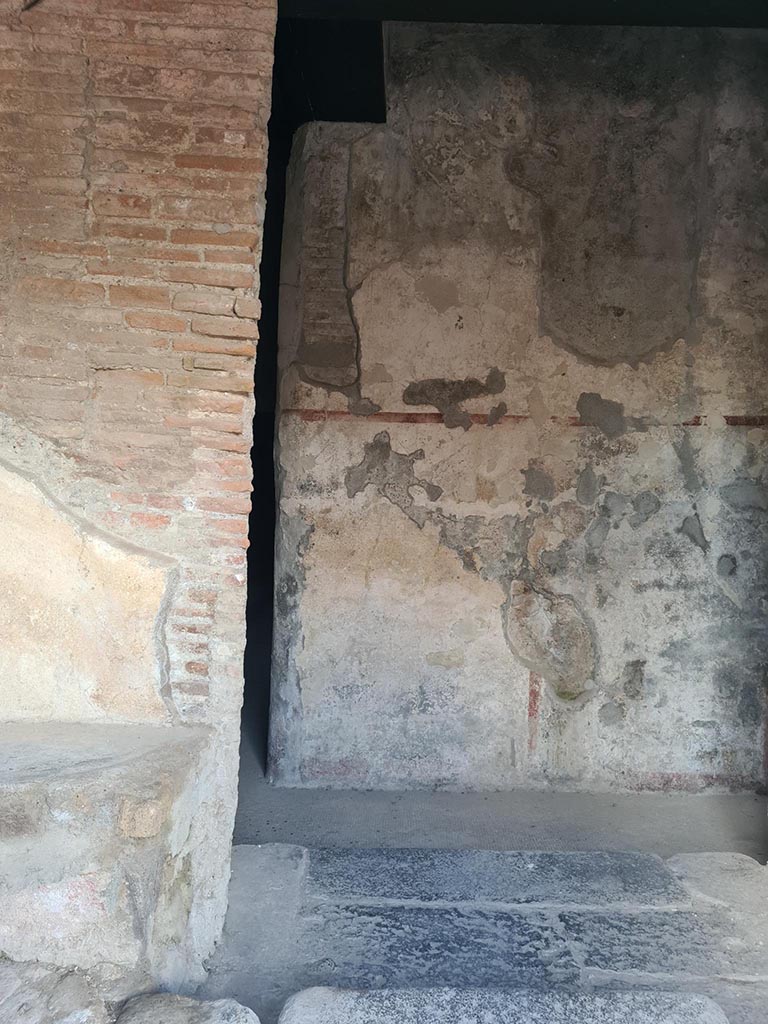 VII.5.8 Pompeii. October 2024.
Looking towards south side from entrance doorway with bench, on left, and doorway to corridor (45), centre left.
Photo courtesy of Klaus Heese.