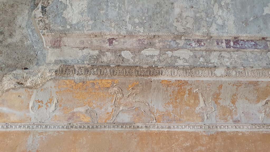 VII.5.24 Pompeii. August 2021. Detail from east wall of changing room (14).
Foto Annette Haug, ERC Grant 681269 DÉCOR.