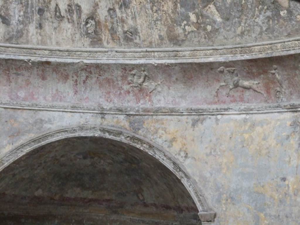 VII.5.24 Pompeii. December 2005. Frigidarium (19), detail of plasterwork.