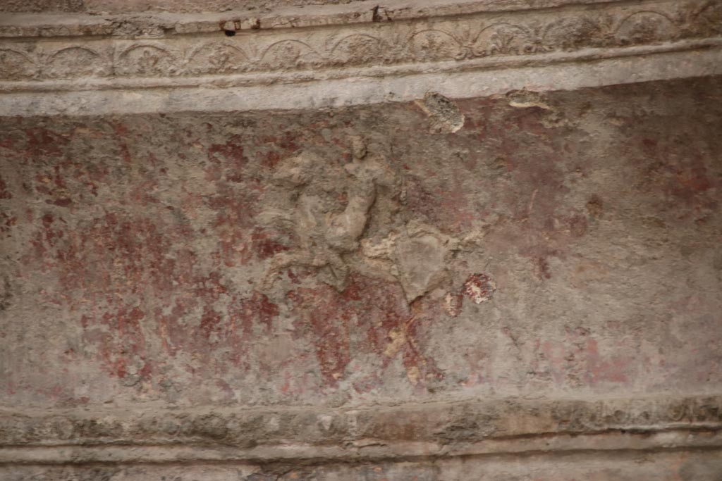 VII.5.24 Pompeii. October 2023. Frigidarium (19), detail of plasterwork cornice at west end of south side. Photo courtesy of Klaus Heese.