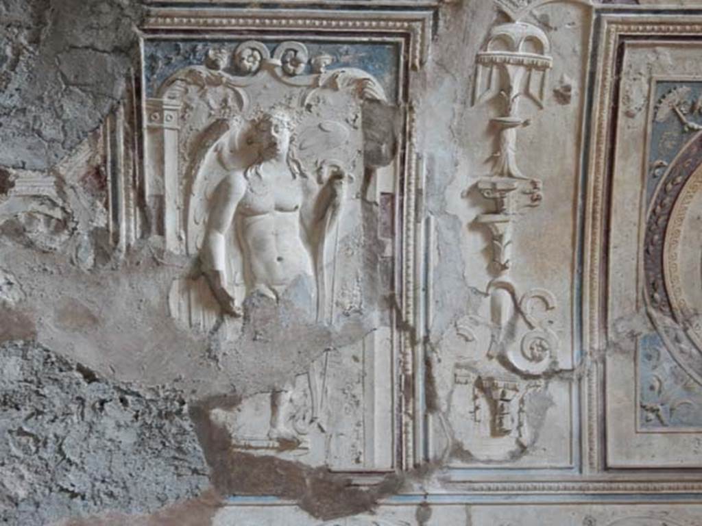VII.5.24 Pompeii. May 2015. Detail of ceiling plaster stucco in south-east corner of tepidarium. Photo courtesy of Buzz Ferebee.