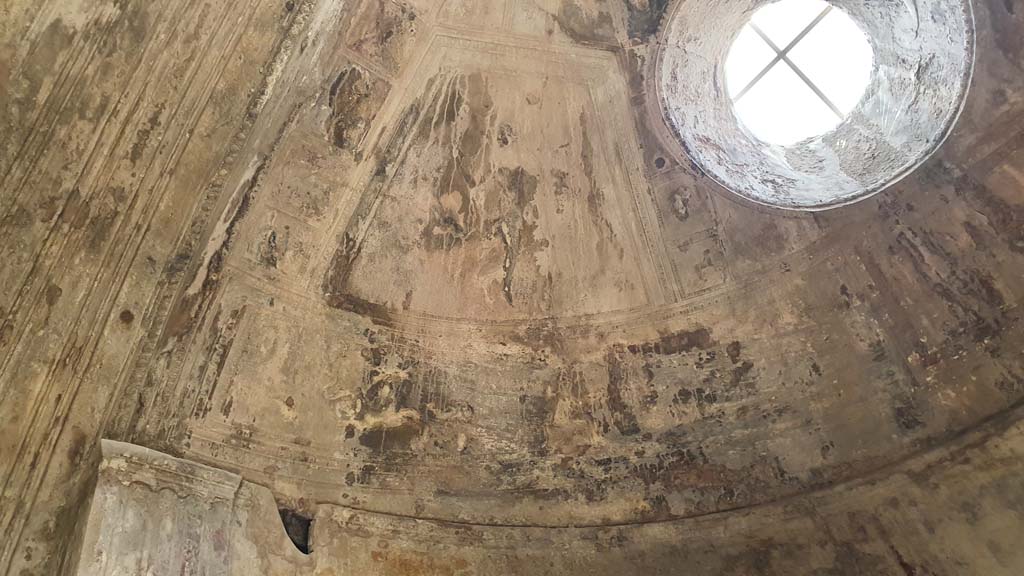 VII.5.24 Pompeii. August 2021. Caldarium (39), upper east side of basin alcove.
Foto Annette Haug, ERC Grant 681269 DÉCOR.