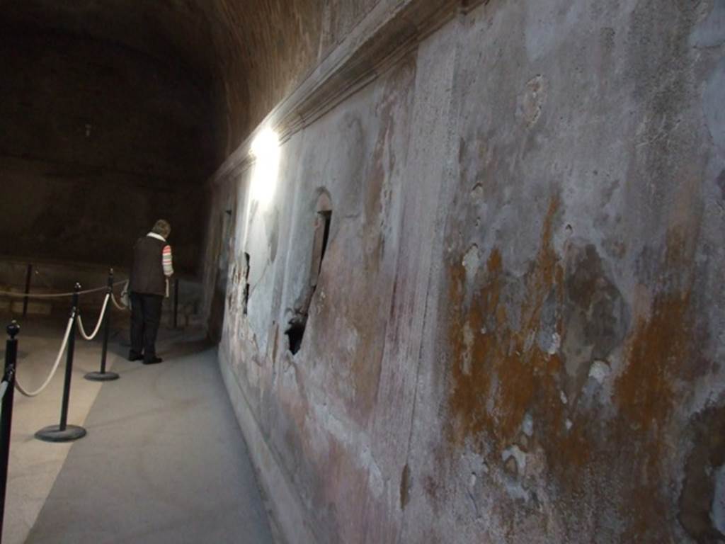 VII.5.24 Pompeii. December 2007. Caldarium (39) east wall, looking north.