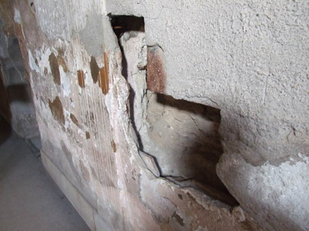 VII.5.24 Pompeii. December 2007. Caldarium (39), heating duct in wall.