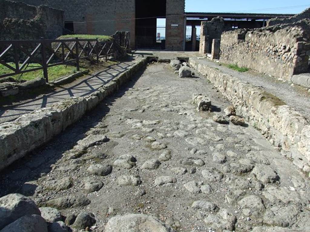 VII.6.1 Pompeii. March 2009. Looking west to the end of the Via delle Terme, where it joins Vicolo del Farmacista.