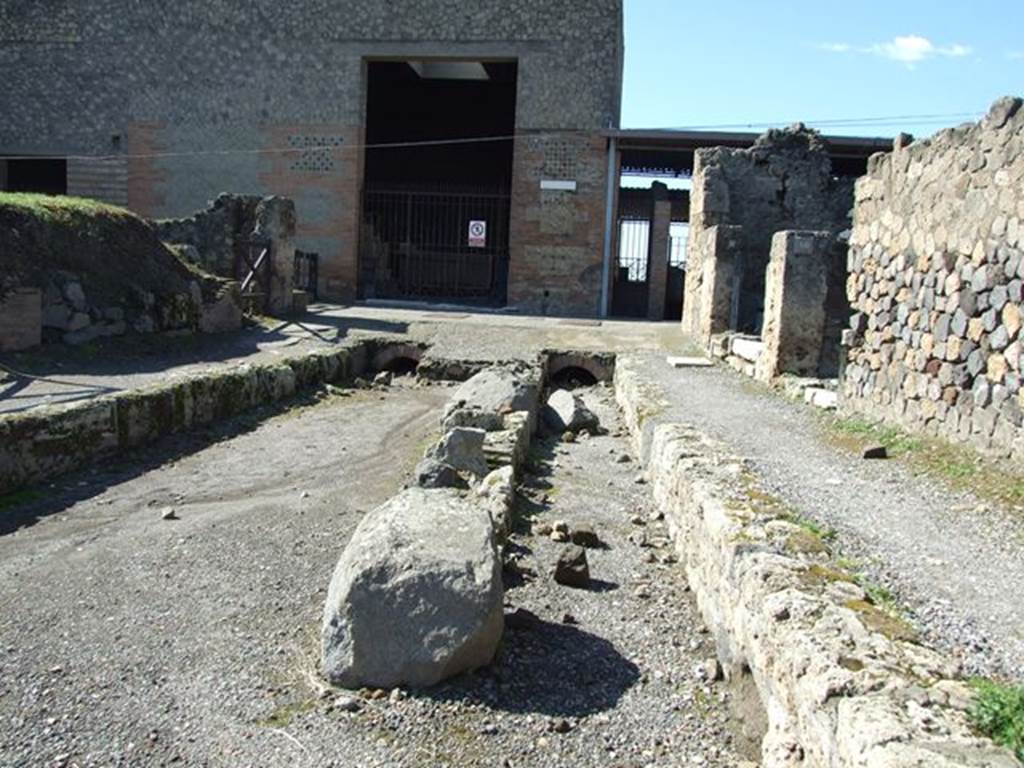 VII.6.1 Pompeii. March 2009. Looking west to the end of the Via delle Terme, where it joins Vicolo del Farmacista. See Mazois, below.