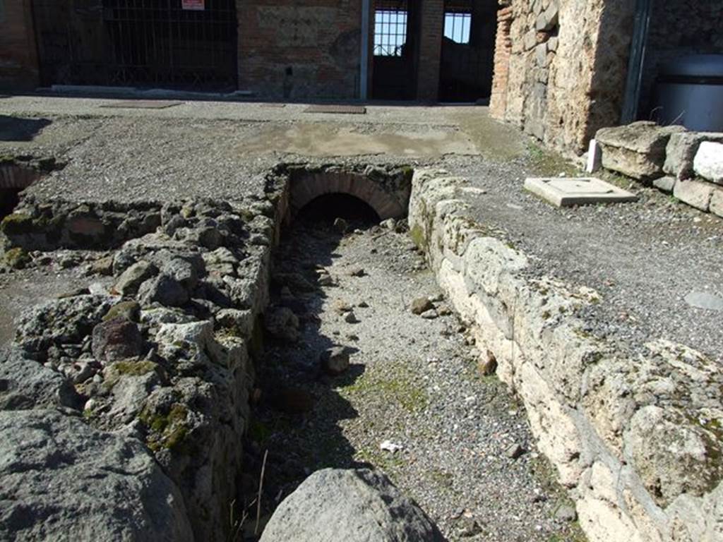 VII.6.1 Pompeii. March 2009. Road drainage. North side near VI.4.
Looking west to the end of the Via delle Terme, where it joins Vicolo del Farmacista.