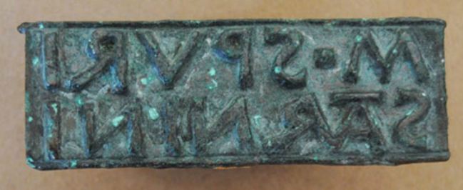 VII.6.3 Pompeii. Signet seal found in January 1761. This contained the wording:

M(arci)  Spuri
Saturnini      [CIL X, 8058, 83]  

Now in Naples Archaeological Museum, inventory number 4748.