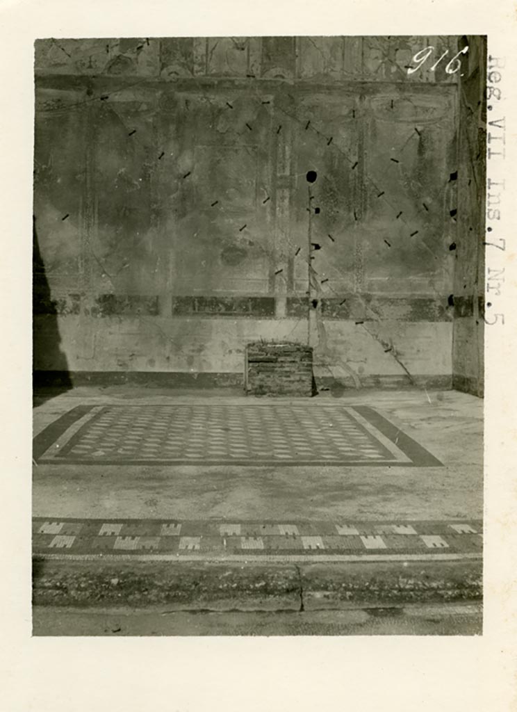 VII.7.5 Pompeii. Pre-1937-39. Exedra (u)/tablinum, looking across flooring towards north wall.
Photo courtesy of American Academy in Rome, Photographic Archive. Warsher collection no. 916.