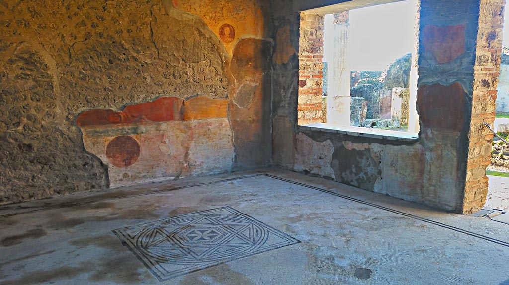 VII.7.5 Pompeii. December 2019.
Room (n), looking across to south-west corner with window and door in west wall to east portico. Photo courtesy of Giuseppe Ciaramella.