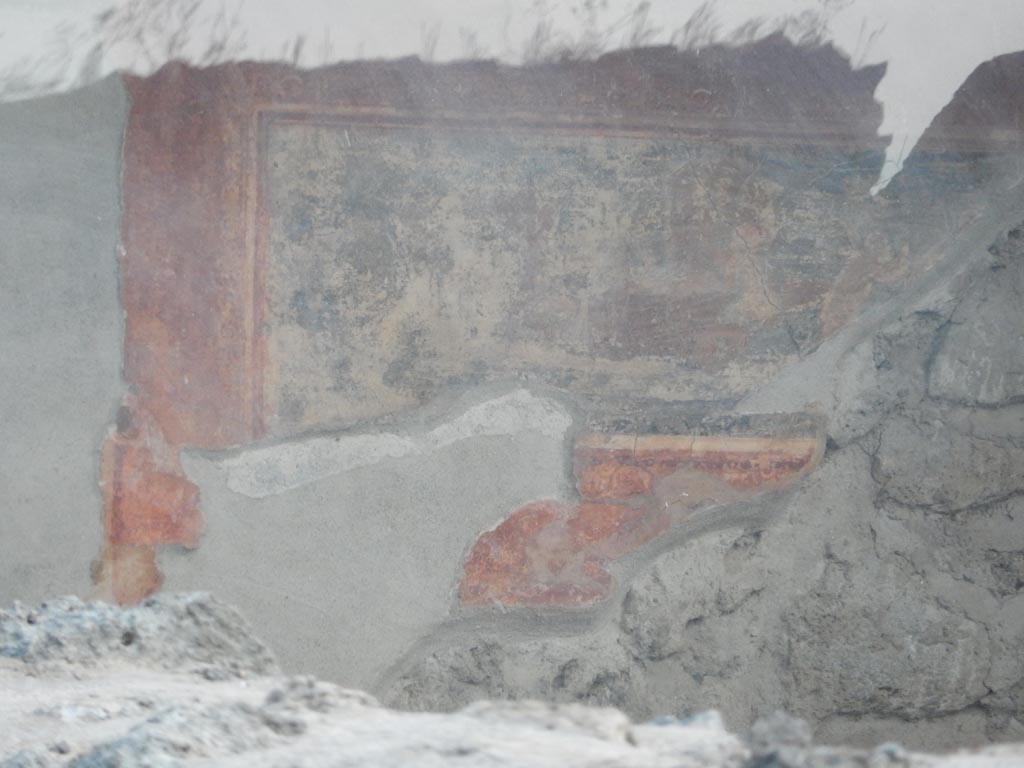VII.7.5 Pompeii. May 2015.
Oecus (m) north wall east side of peristyle. Wall painting of cupids making wine. Photo courtesy of Buzz Ferebee.