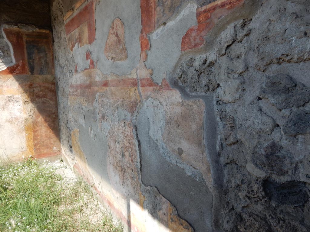 VII.7.5 Pompeii, May 2018.
Oecus (m), looking west along north wall towards north-west corner. Photo courtesy of Buzz Ferebee.