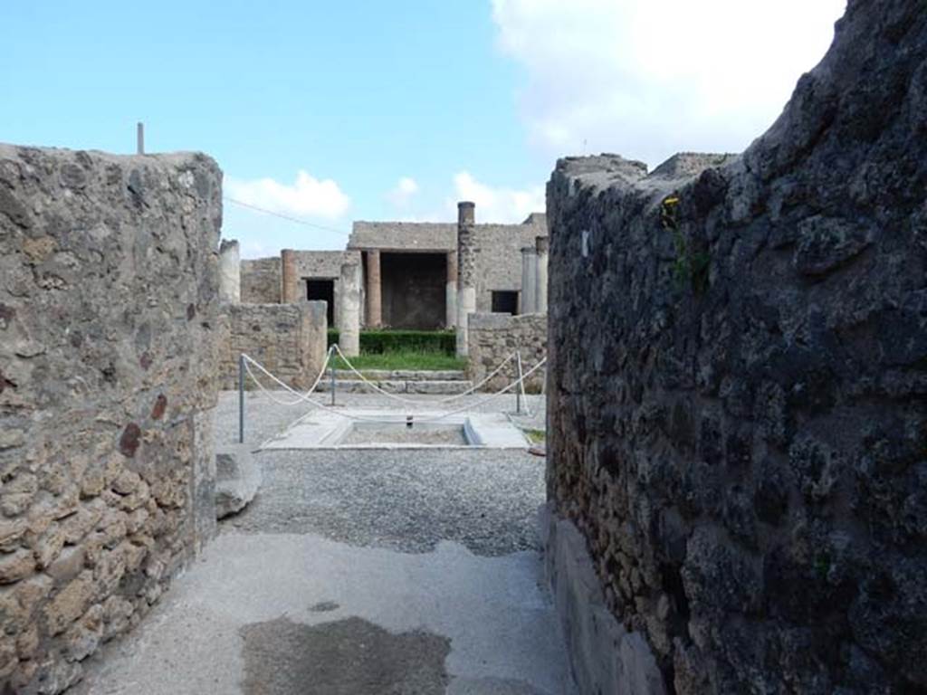 VII.7.5 Pompeii. May 2015. Looking north along entrance fauces (a) to atrium (b).
Photo courtesy of Buzz Ferebee.