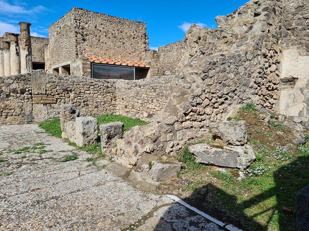 VII.7.5 Pompeii. October 2024.
Looking towards rooms on east side of atrium, with room (g) in centre, and room (f), on right. Photo courtesy of Klaus Heese.