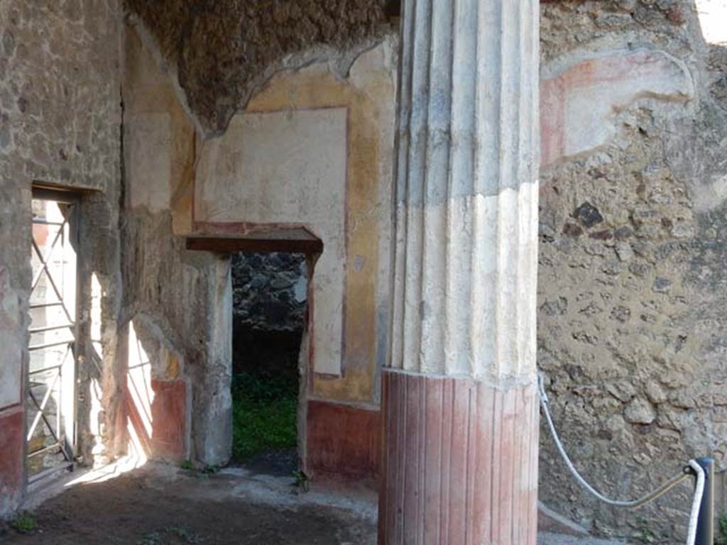VII.7.10 Pompeii. May 2018. Doorways in north-east corner of peristyle, to VII.7.14, on left, and room (t), a cubiculum, centre left.
Photo courtesy of Buzz Ferebee.