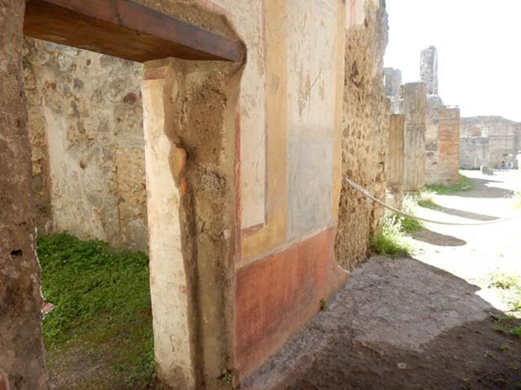 VII.7.10 Pompeii. May 2018. Cubiculum (t), looking towards south wall through doorway. Photo courtesy of Buzz Ferebee.