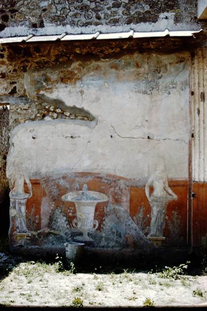 VII.7.10 Pompeii. 1961. West wall of peristyle. Photo by Stanley A. Jashemski.
Source: The Wilhelmina and Stanley A. Jashemski archive in the University of Maryland Library, Special Collections (See collection page) and made available under the Creative Commons Attribution-Non Commercial License v.4. See Licence and use details.
J61f0803