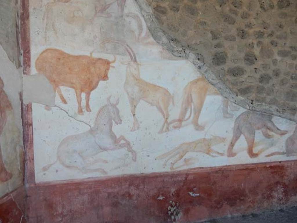 VII.7.10 Pompeii. May 2018. Peristyle, painted animals from west end of north wall. Photo courtesy of Buzz Ferebee.