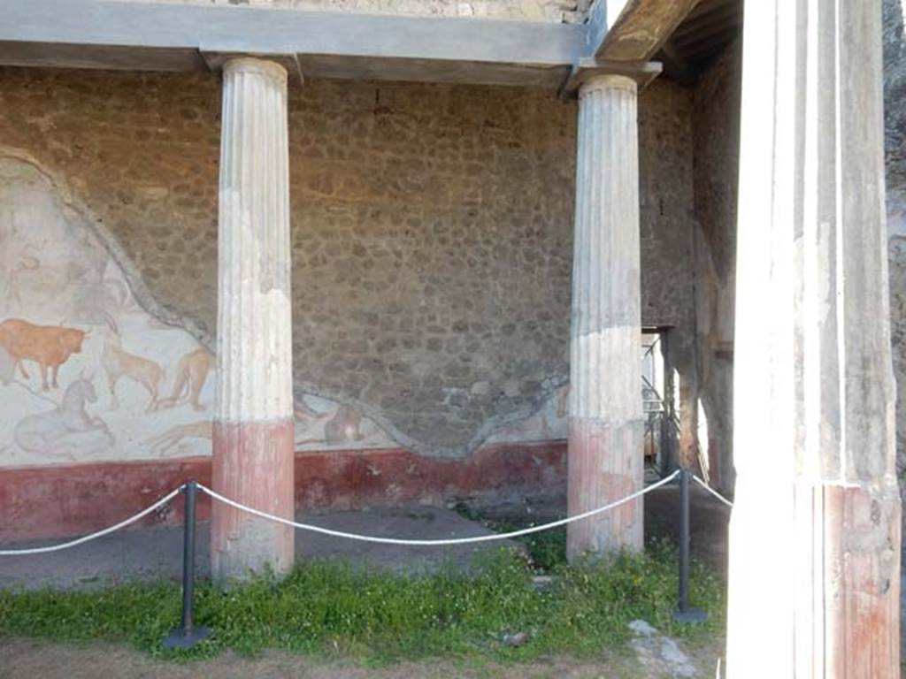 VII.7.10 Pompeii. May 2018. Peristyle, looking towards east side of north wall with doorway at VII.7.13, on right. Photo courtesy of Buzz Ferebee.