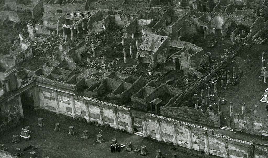 VII.7.10 Pompeii. 1944, detail taken from USAAF aerial photo.
Looking north-west across the Basilica and Via Marina, lower left in photo.
On the north side of the Via Marina, in the upper part of the photo, the house of House of Romulus and Remus (VII.7.10), and House of Tryptolemus (VII.7.5 and VII.7.2) can be seen on the west side of the Temple of Apollo, which is on the right. Photo courtesy of Rick Bauer.