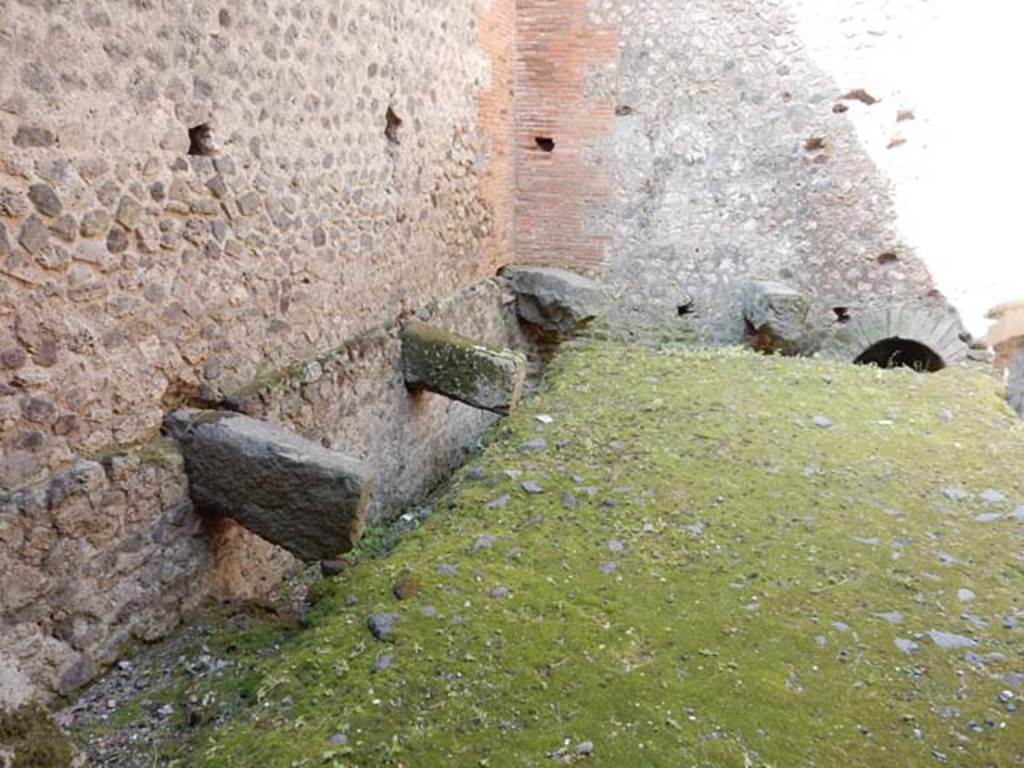 VII.7.28 Pompeii. May 2015. Looking towards south side across latrine.
Photo courtesy of Buzz Ferebee.