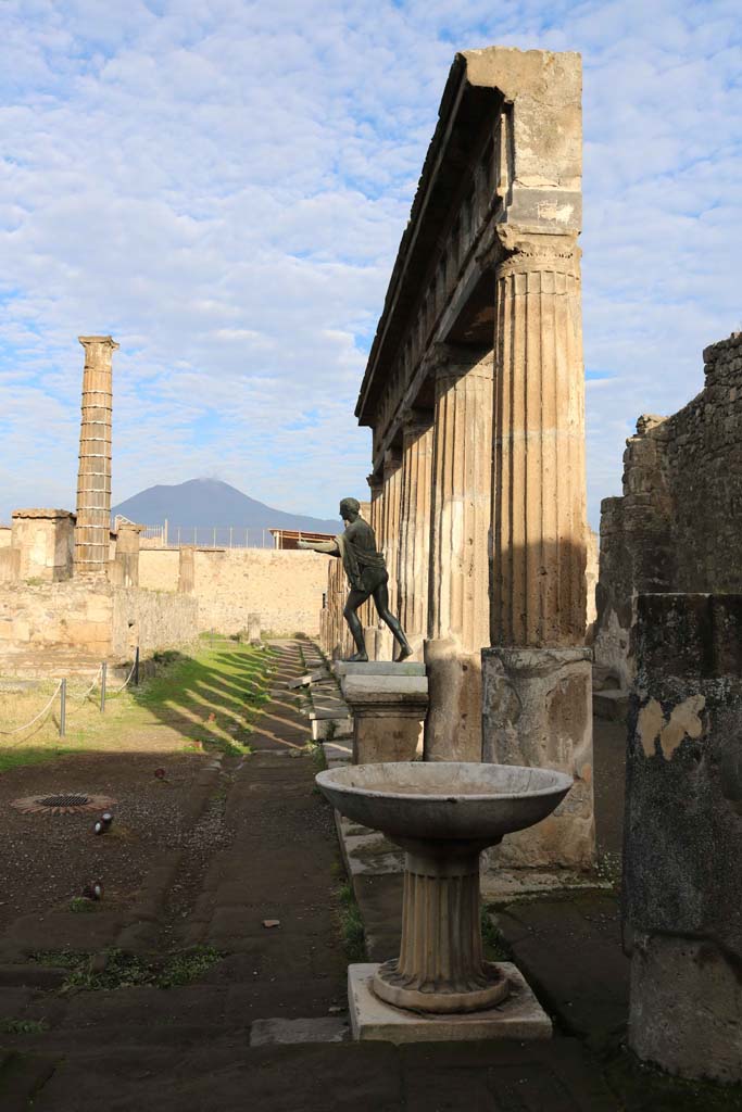 VII.7.32 Pompeii. December 2018.
Looking north along east side of Temple of Apollo. Photo courtesy of Aude Durand.